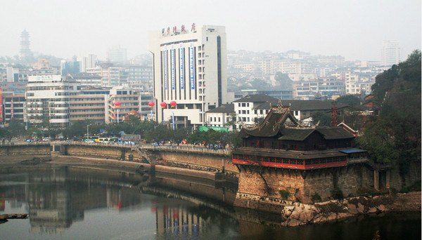 盐都—四川自贡磷都—贵州福泉锑都—湖南冷水江镁都—辽宁大石桥气